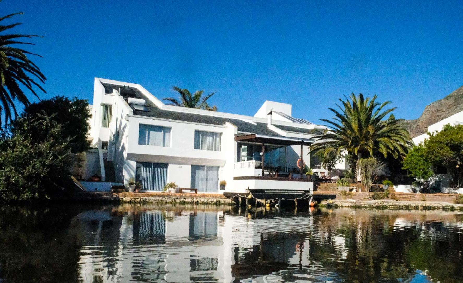 Admiralty Bed & Breakfast Muizenberg Exterior photo