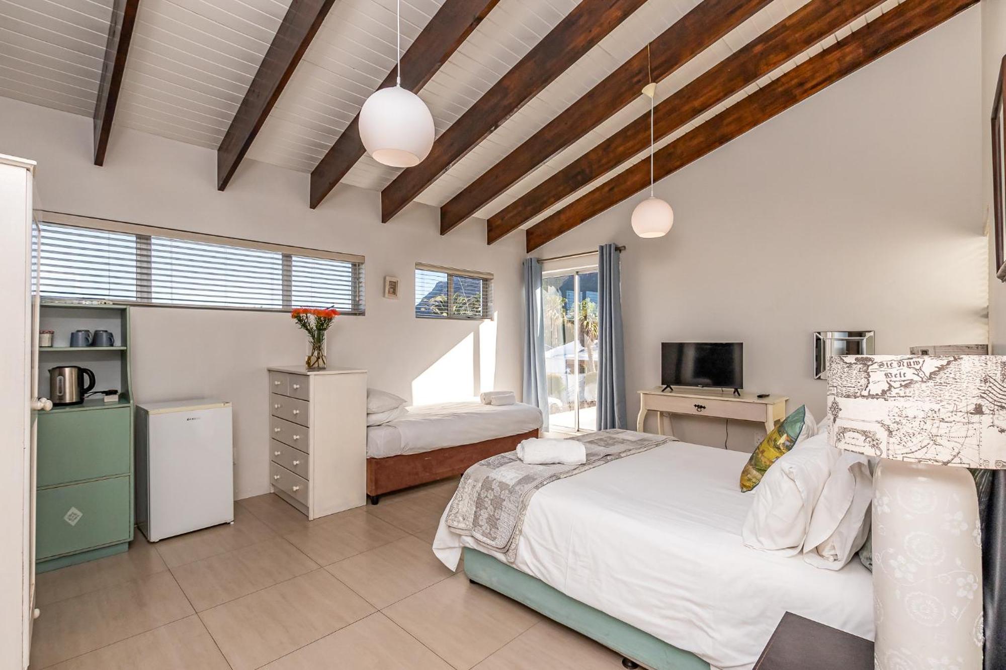 Admiralty Bed & Breakfast Muizenberg Exterior photo