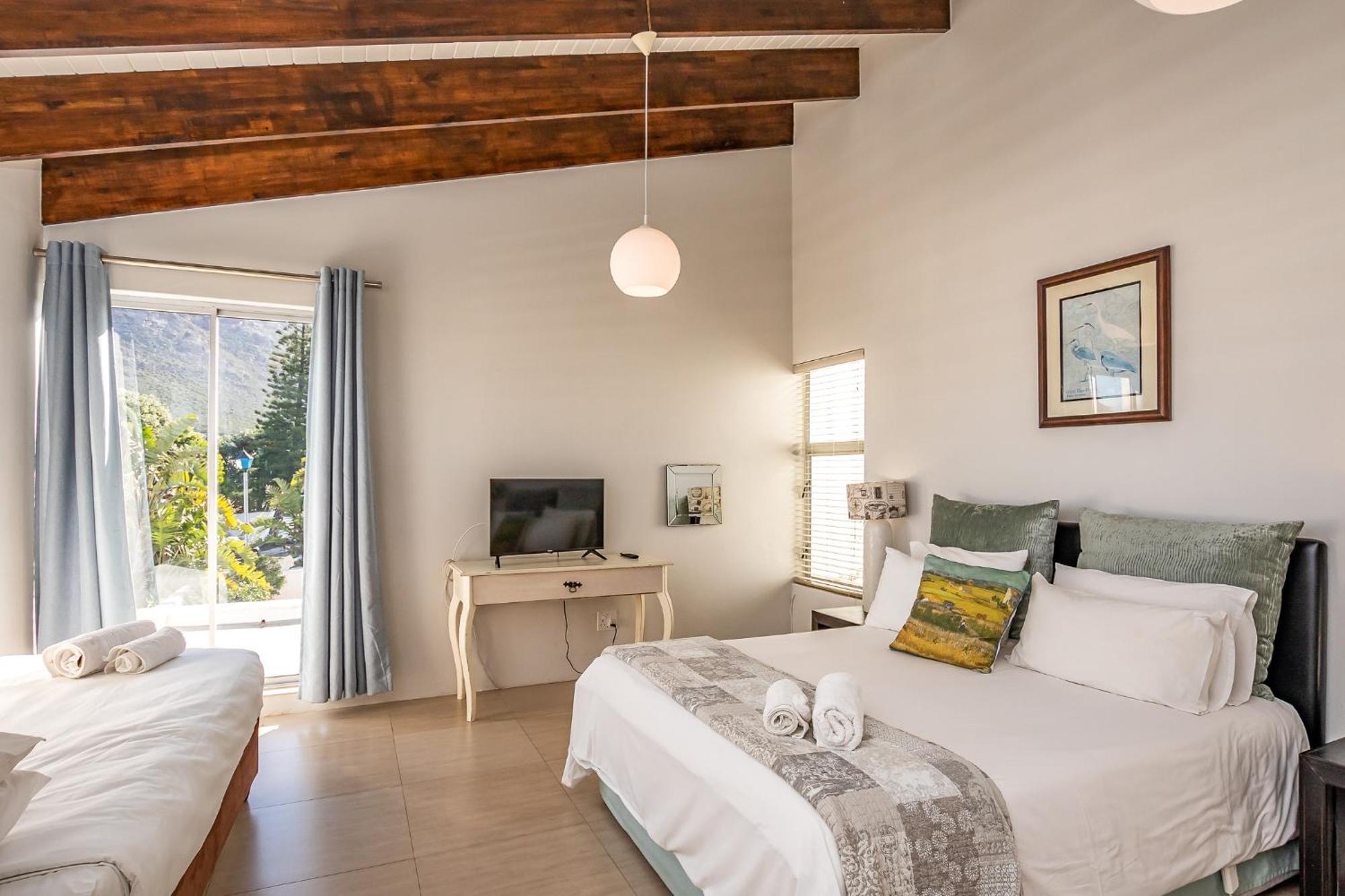 Admiralty Bed & Breakfast Muizenberg Exterior photo