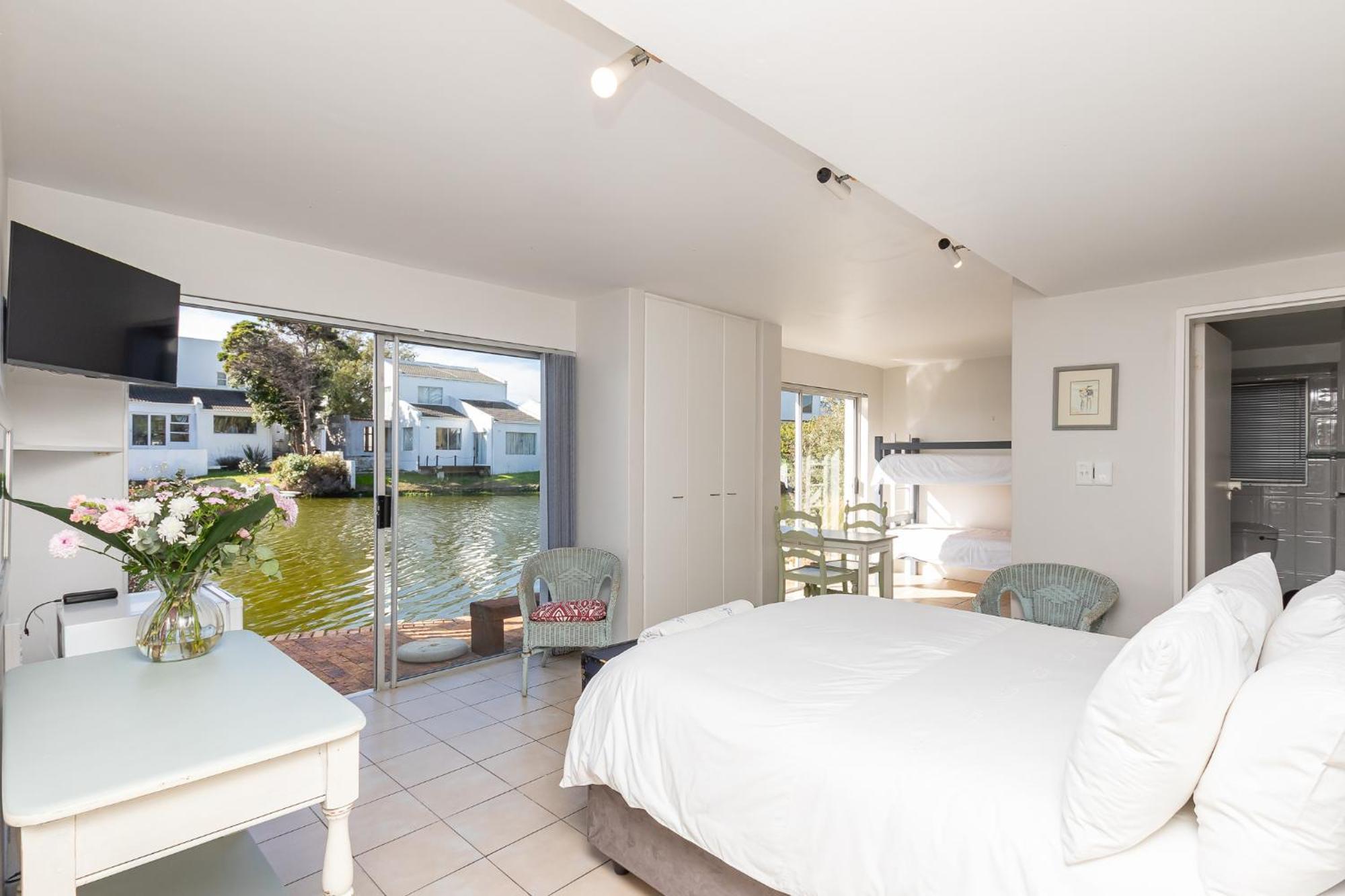 Admiralty Bed & Breakfast Muizenberg Exterior photo
